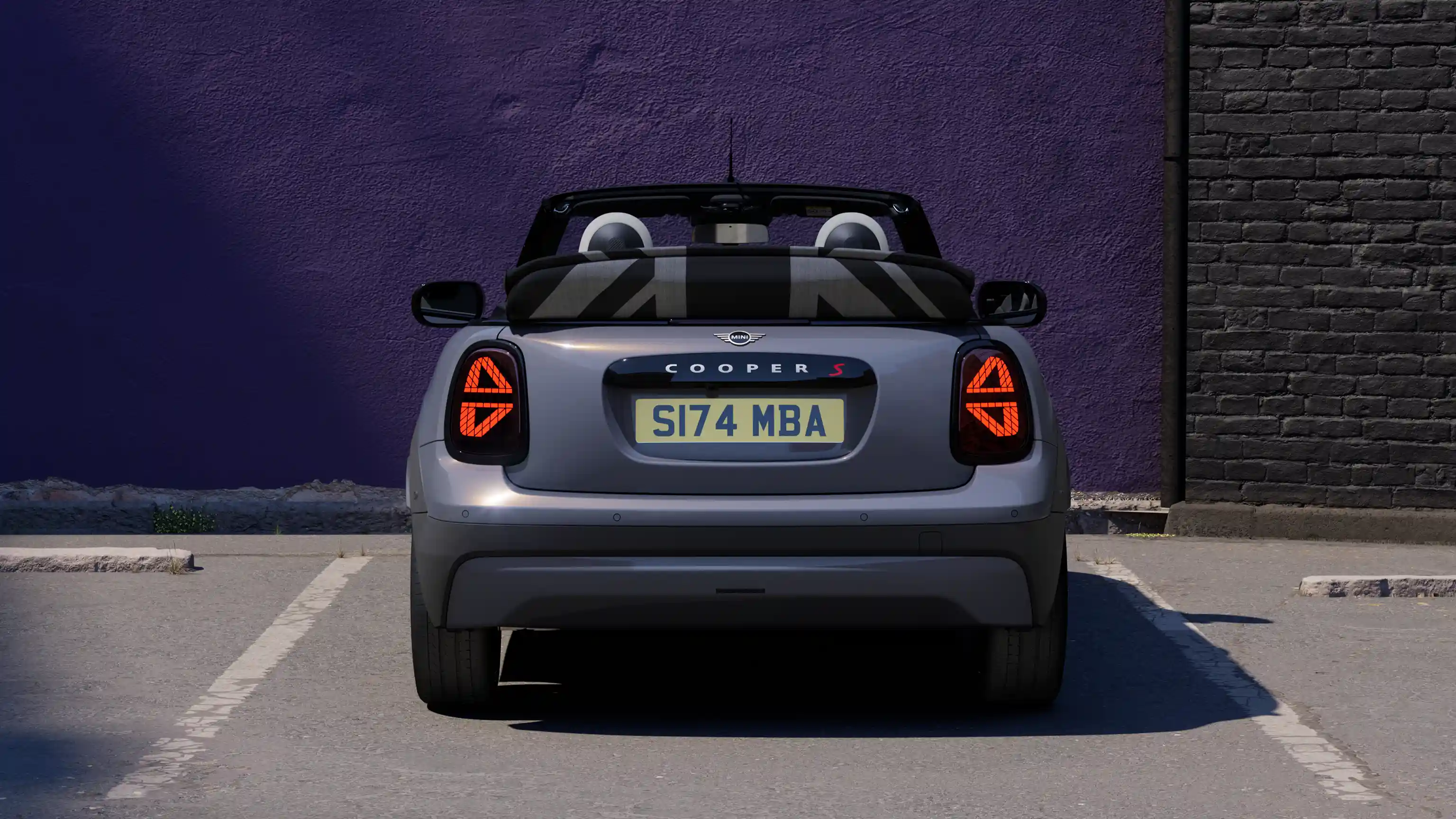 MINI Cooper Convertible – virsbūves akcenti – aizmugures skats