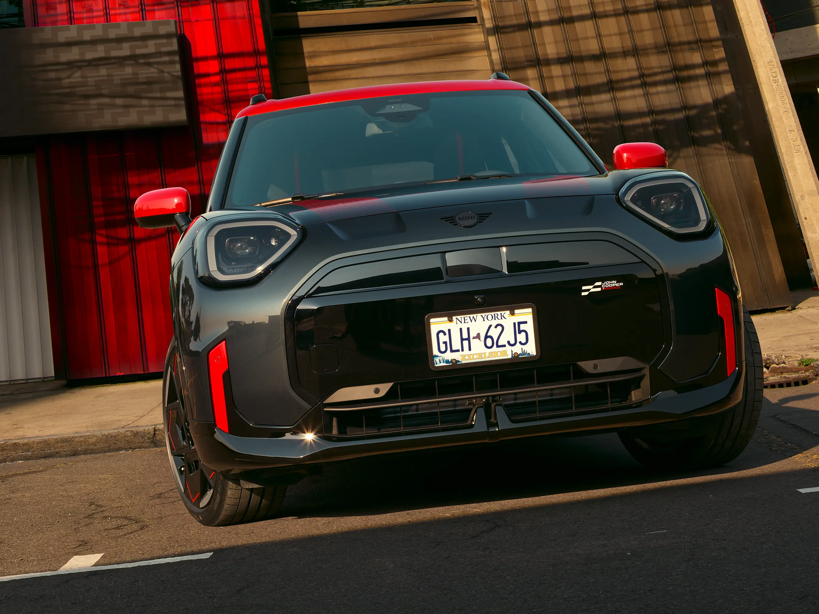 MINI John Cooper Works – J04 JCW priekšskats