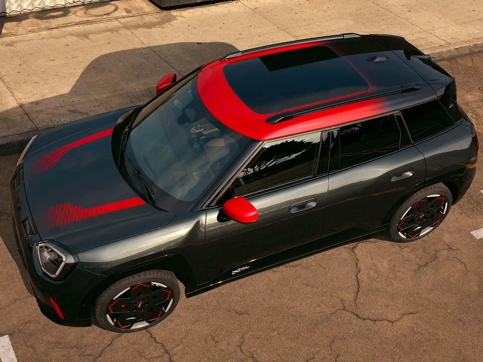 MINI John Cooper Works – J05 JCW kontrastējošais jumts