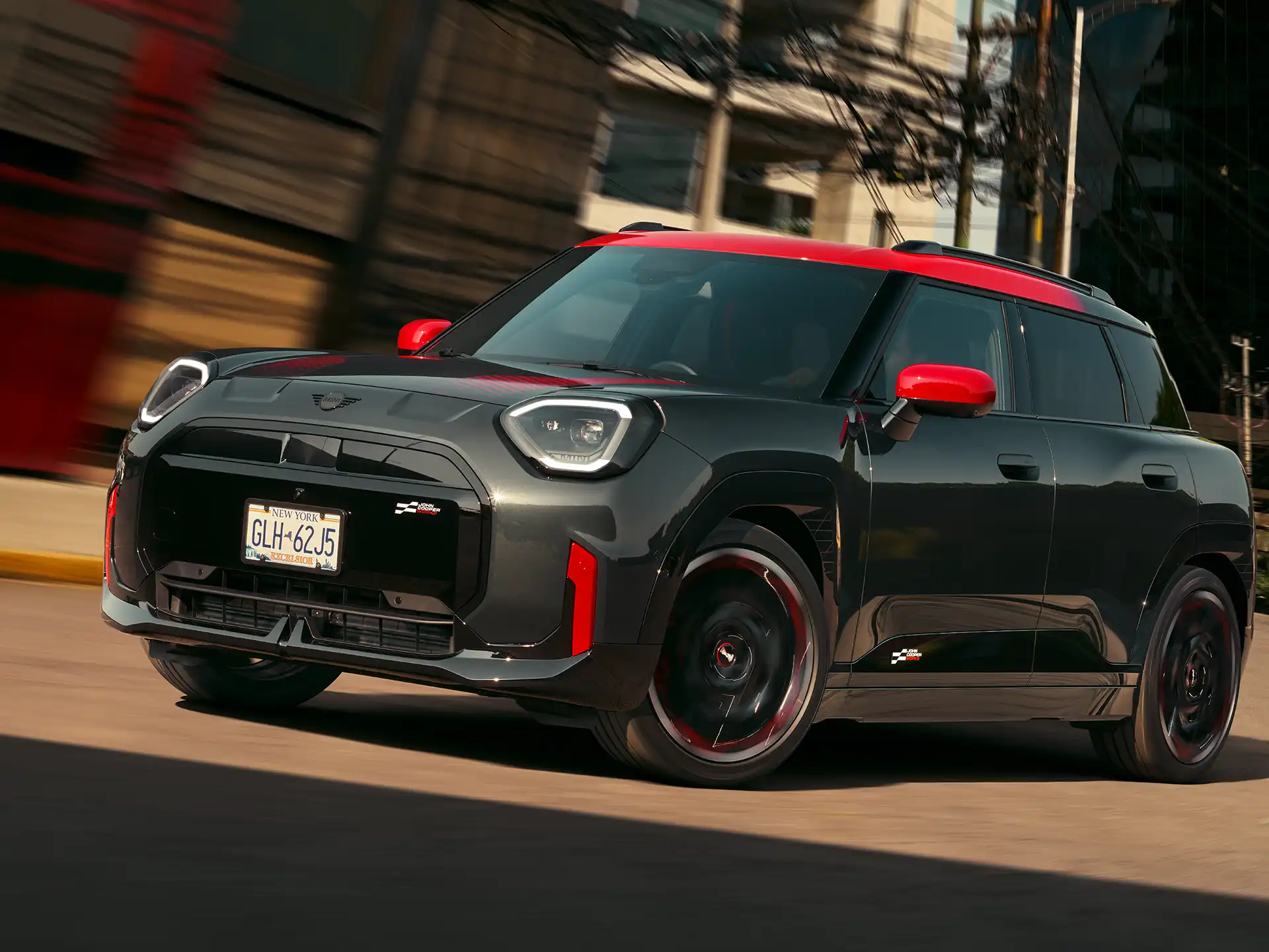 MINI John Cooper Works – J05 JCW sānskats